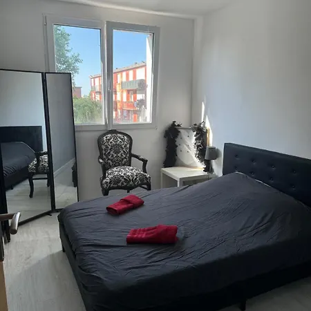 Quiet Modern & Near Center *