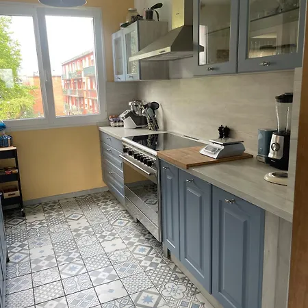 Quiet Modern & Near Center Rousies