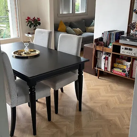 Quiet Modern & Near Center Rousies